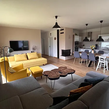 Dom Pod Tiesnavou Casa vacanze Stvrtok